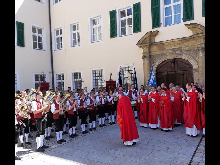 Neupriester mit Bischof Rudolf